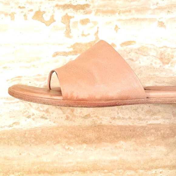 Eileen Fisher Edge Slide Sandal in Barley; Size 8; Includes Box and Dust Bag - Picture 11 of 15